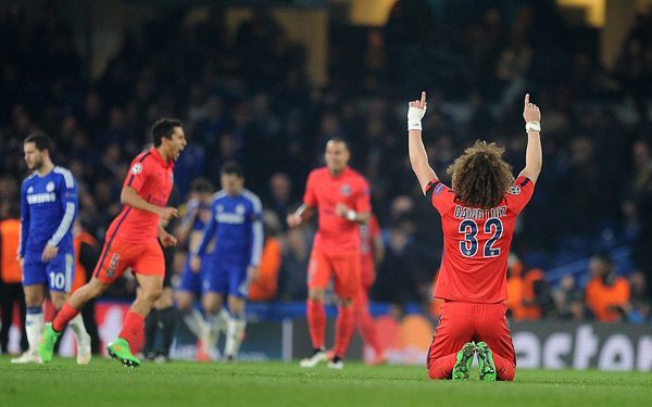 David Luiz tackar högre makter efter bragden i London, det gör vi också. Det var en propaganda vecka för fotbollen när Champions League var tillbaka, Foto: Vnecdn.net