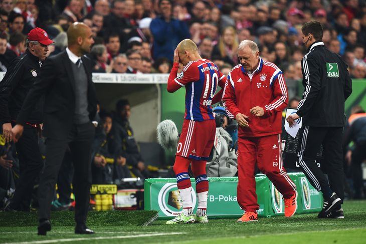 Arjen Robben bedrövad efter att återigen åkt på en skada, Foto: Bavarianfootballworks.com