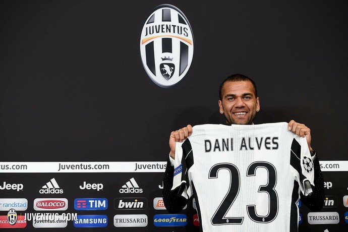 Erfarne Dani Alves blir en kugge som kan hjälpa många yngre förmågor Foto: Juventus.com